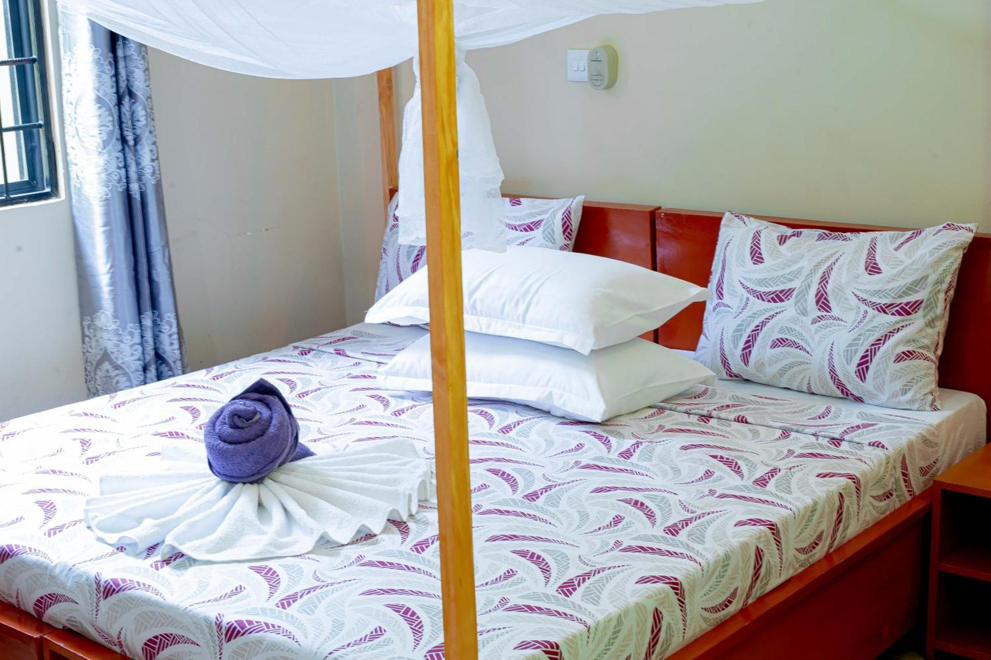 L&J Modern Backpackers Bnb Dar es Salaam Zewnętrze zdjęcie