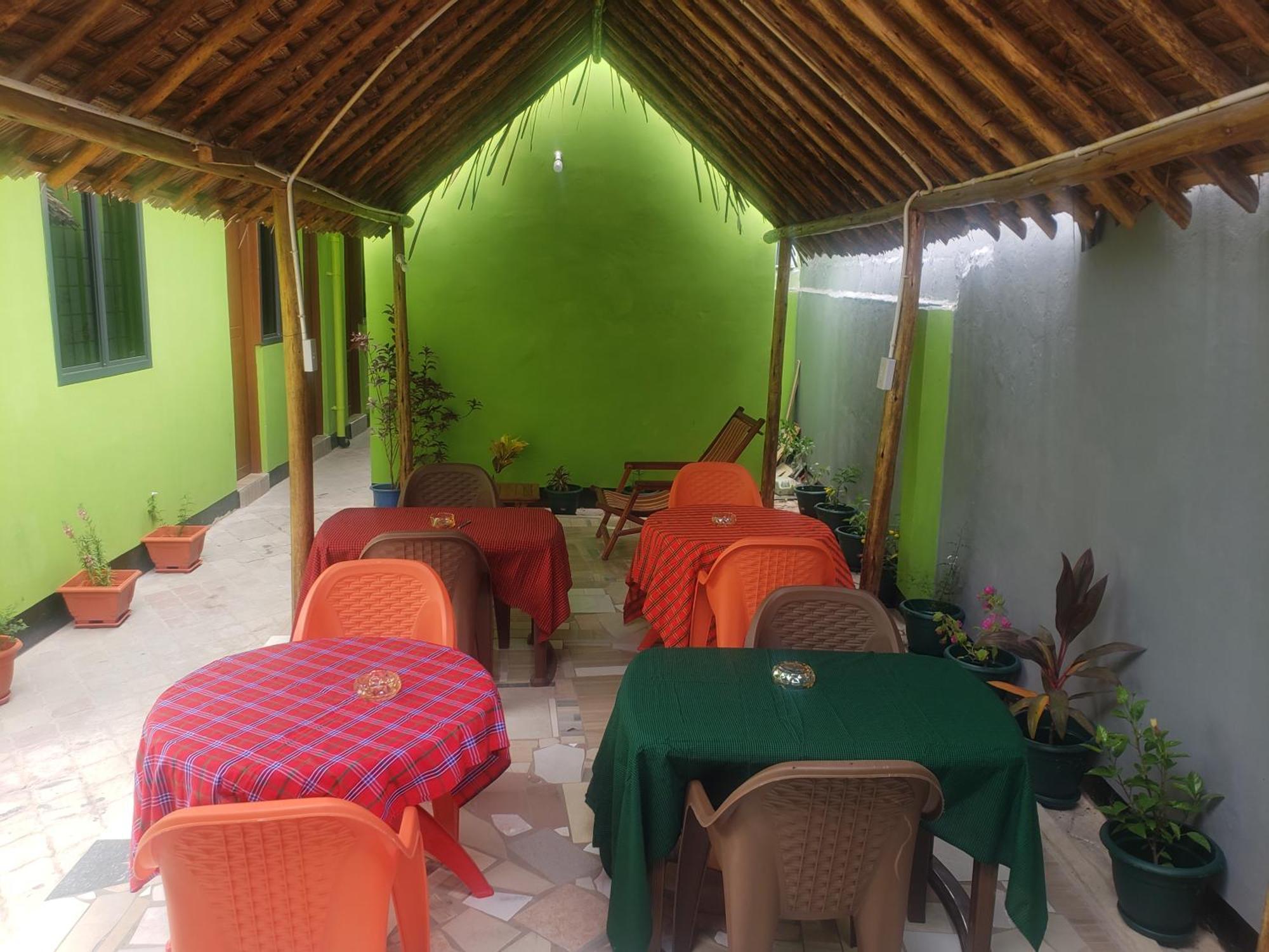 L&J Modern Backpackers Bnb Dar es Salaam Zewnętrze zdjęcie