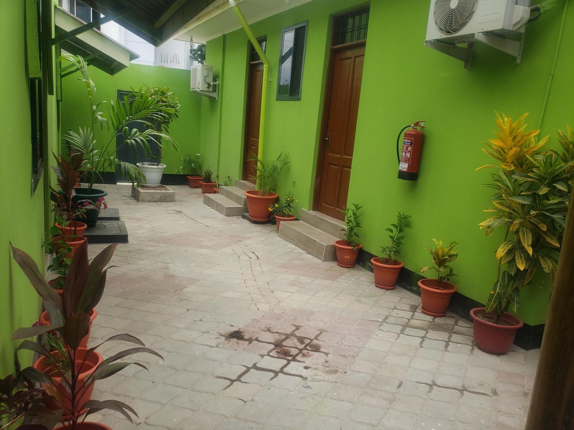 L&J Modern Backpackers Bnb Dar es Salaam Zewnętrze zdjęcie