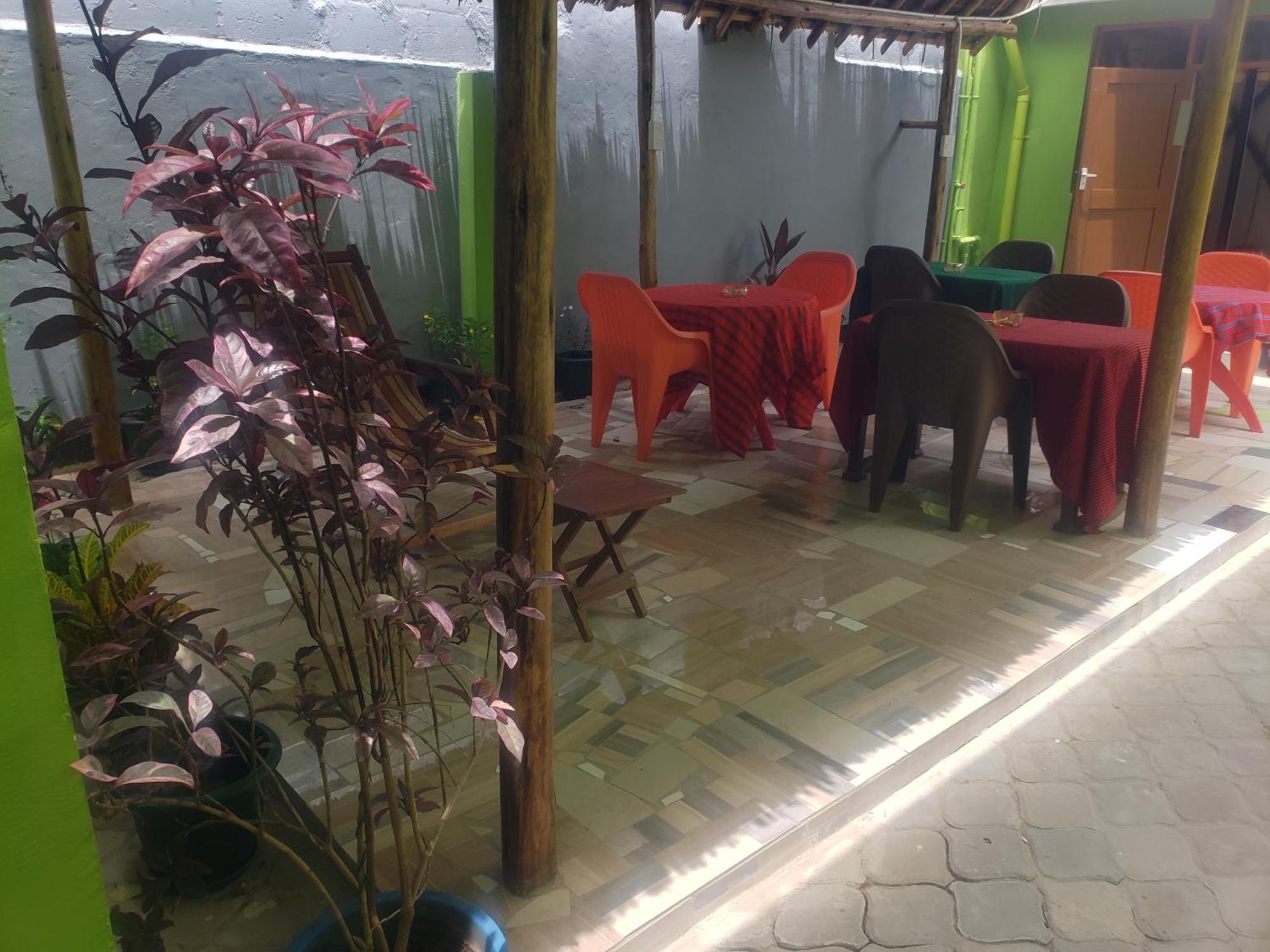 L&J Modern Backpackers Bnb Dar es Salaam Zewnętrze zdjęcie