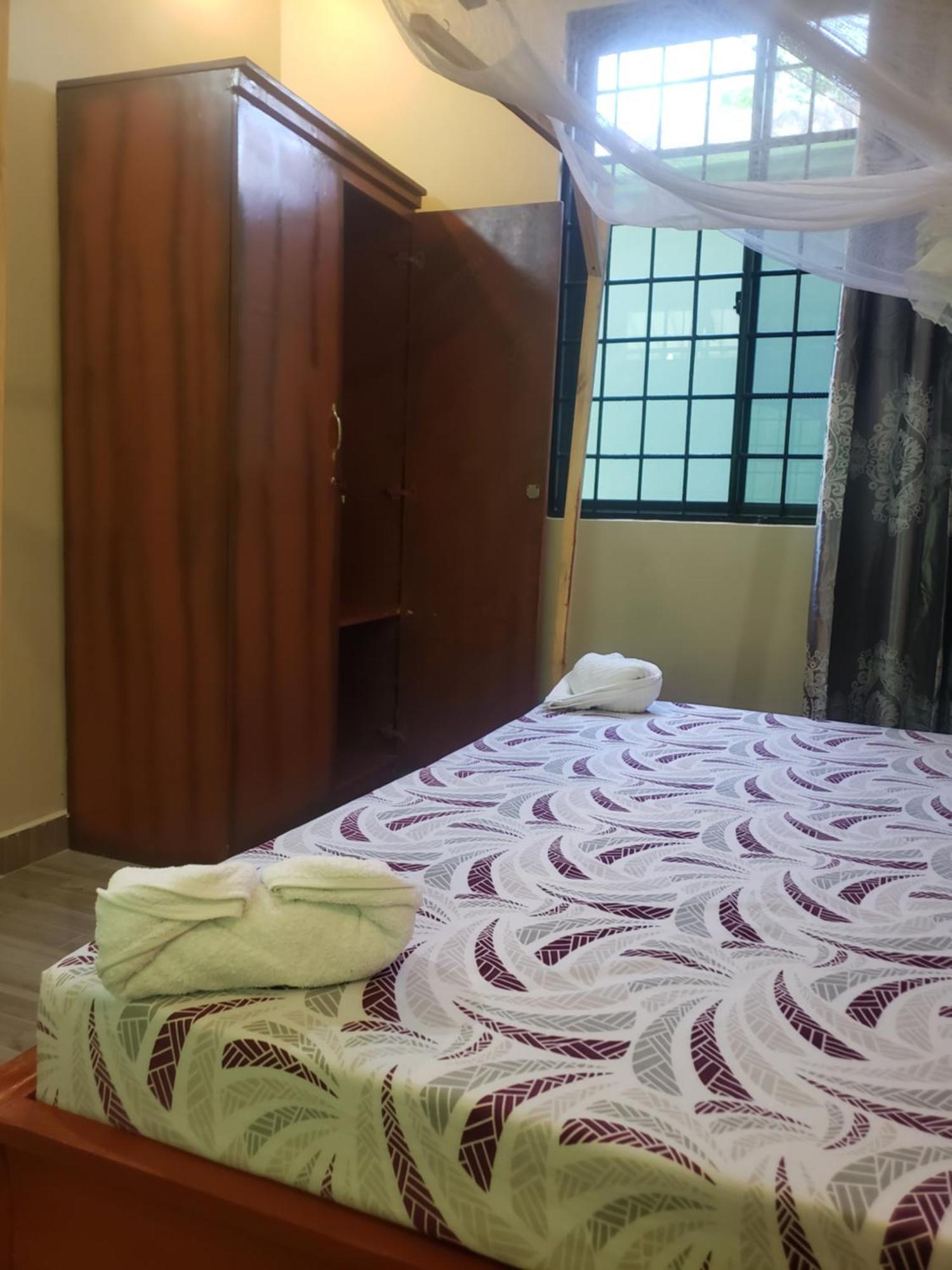 L&J Modern Backpackers Bnb Dar es Salaam Zewnętrze zdjęcie