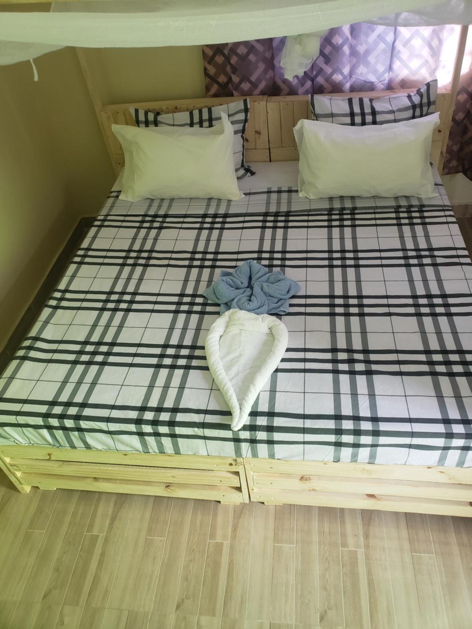 L&J Modern Backpackers Bnb Dar es Salaam Zewnętrze zdjęcie