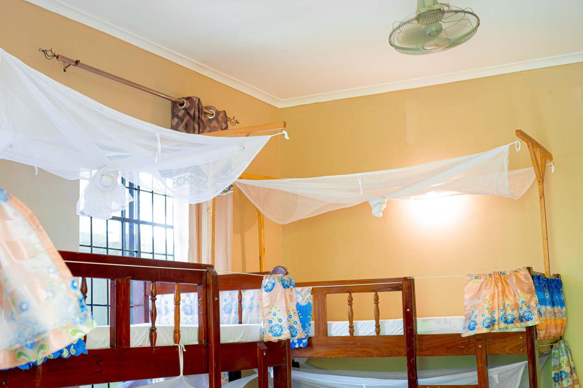 L&J Modern Backpackers Bnb Dar es Salaam Zewnętrze zdjęcie