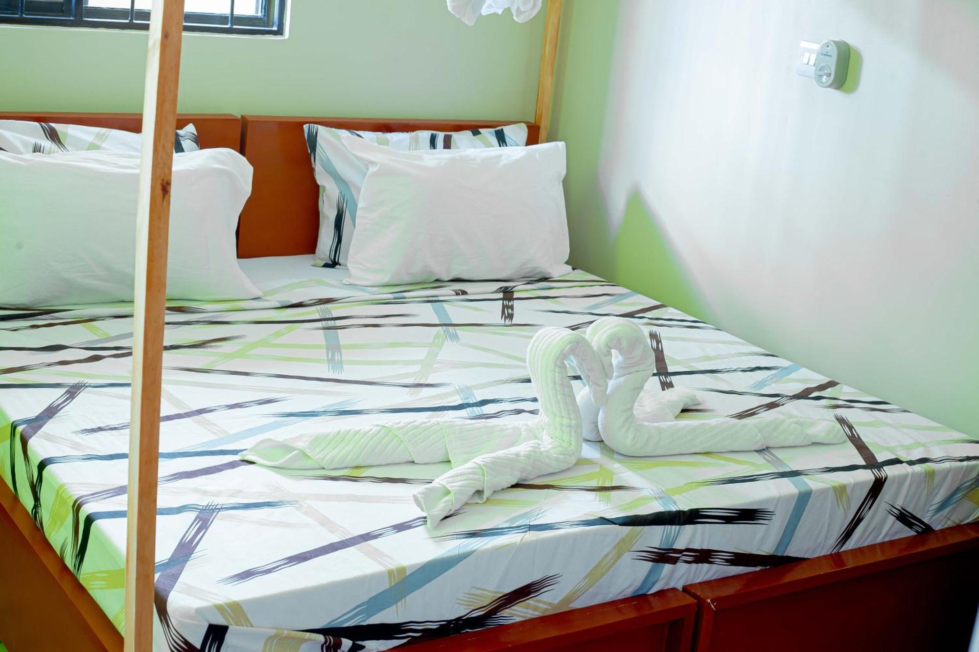 L&J Modern Backpackers Bnb Dar es Salaam Zewnętrze zdjęcie
