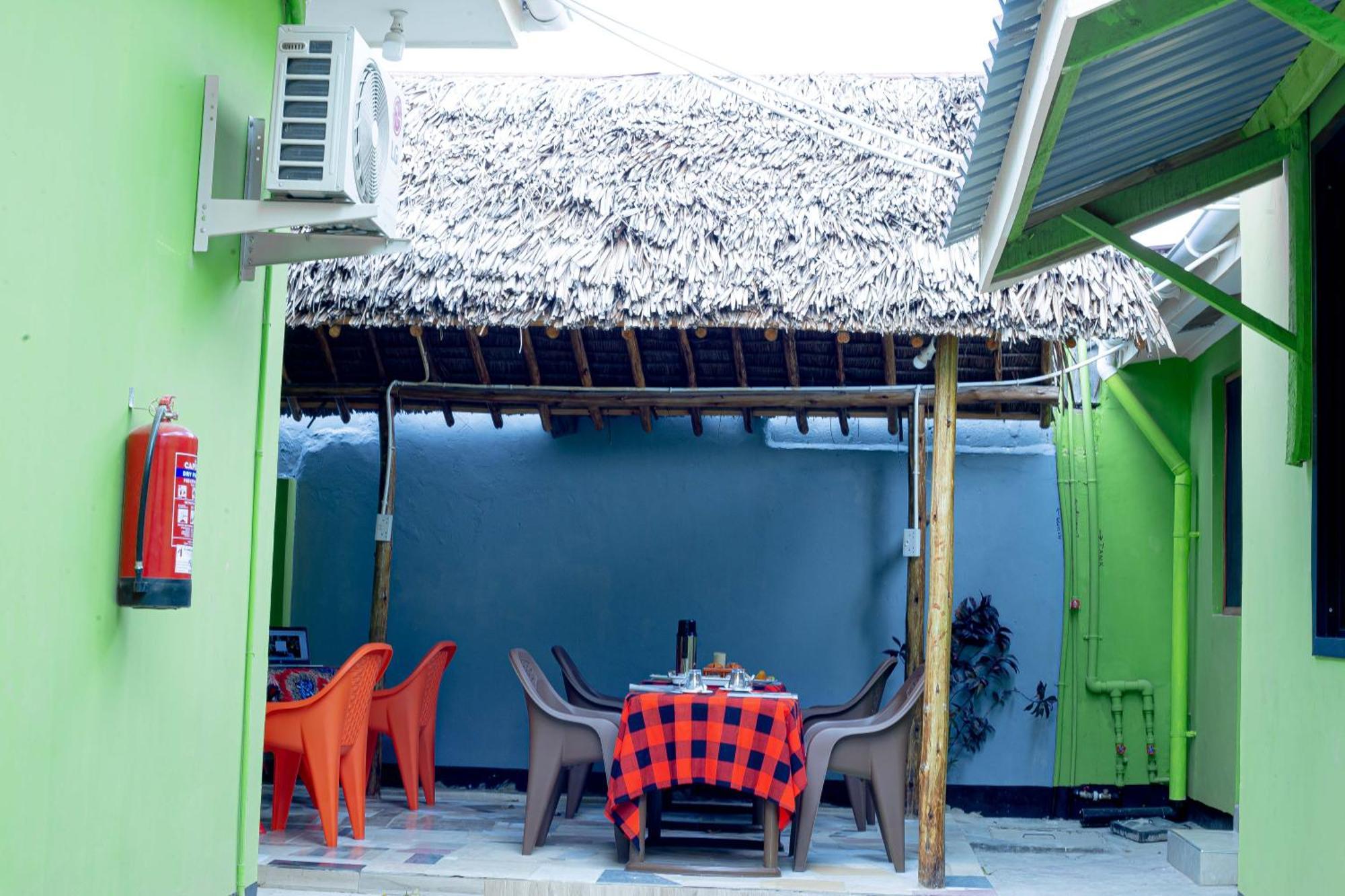 L&J Modern Backpackers Bnb Dar es Salaam Zewnętrze zdjęcie