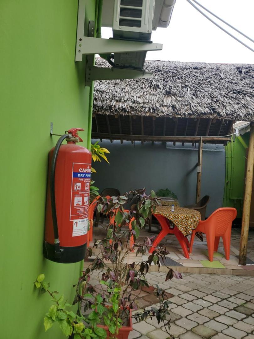 L&J Modern Backpackers Bnb Dar es Salaam Zewnętrze zdjęcie
