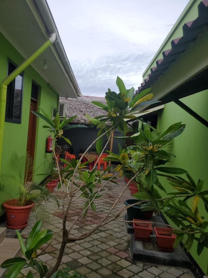 L&J Modern Backpackers Bnb Dar es Salaam Zewnętrze zdjęcie